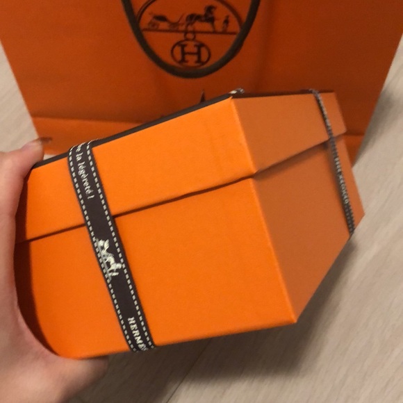 Hermes Box with Bag and Magazines SOLD - Picture 5 of 12